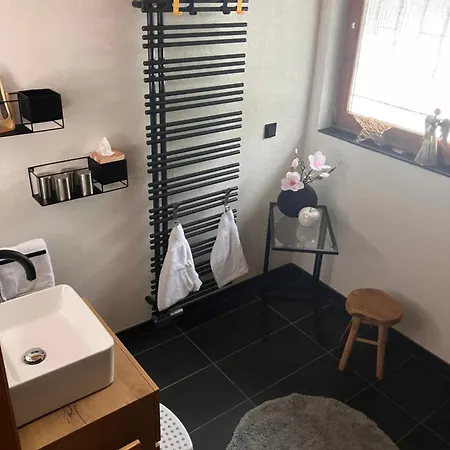 Дом отдыха Gemuetliches Mit Hottub Und Sauna *